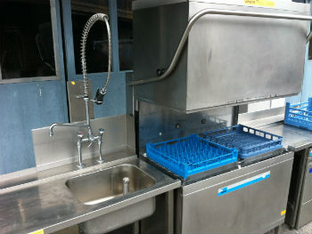 Meiko Doppel Geschirrspülautomat mit Ein- Auslaufbahnen